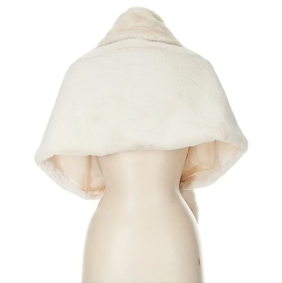 Cream Textured Wrap with Elegant Drape - Picture 2 of 4